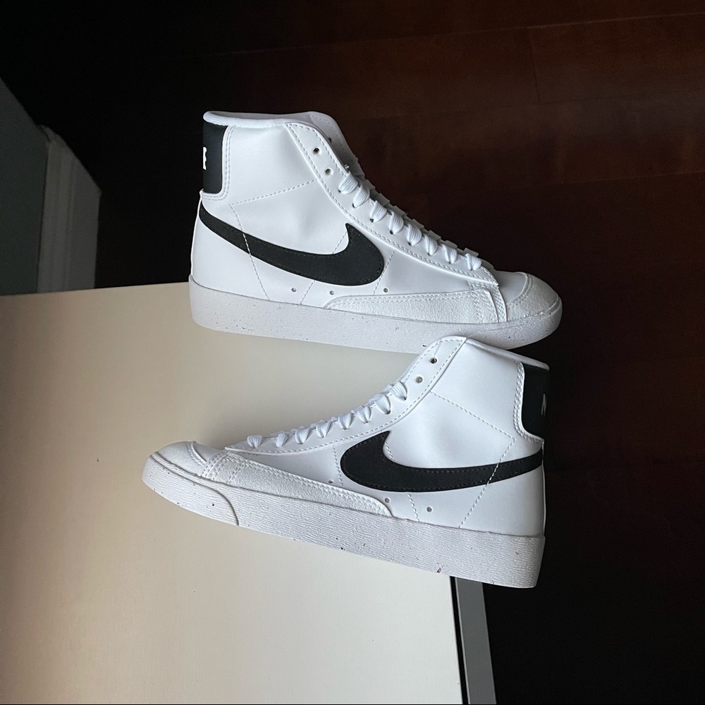 Women’s Nike Blazer Mid 77 Next Nature Black & White Size 5